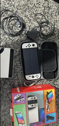 Nintendo Switch OLED - Acompanha capa e caixa original
