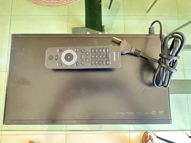 Aparelho de DVD . R$140,00 os dois aparelhos