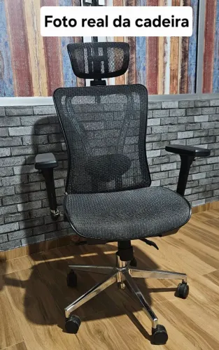 Cadeira ergonômica em tela mesh