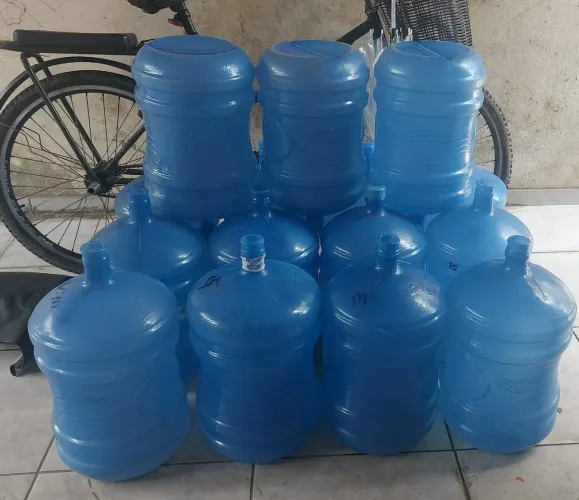 Venda de garrafão 20 lts... cada um 20 R$....