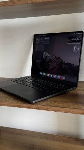 MacBook Pro M4 | 16gb ram - 512gb SSD