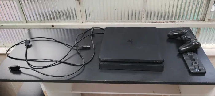 Ps4 + controle + carregador