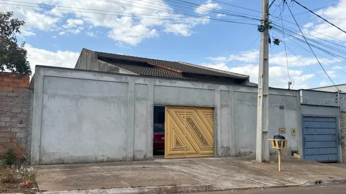 Casa Térrea à venda com 2 Quartos, Suíte e Quintal Amplo | Jardim Colorado