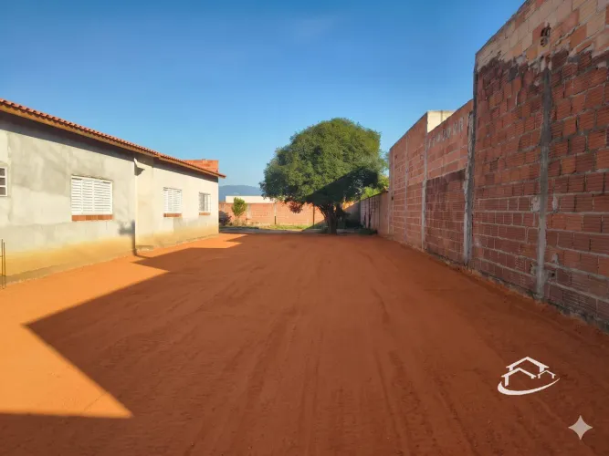 Terreno com 300 m² em Lorena à Venda