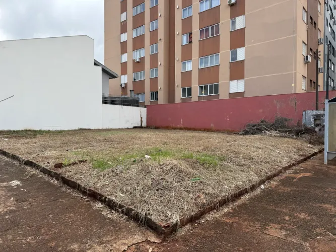 Terreno de Esquina na Chácara Paulista - 268 m² com Ampla Testada