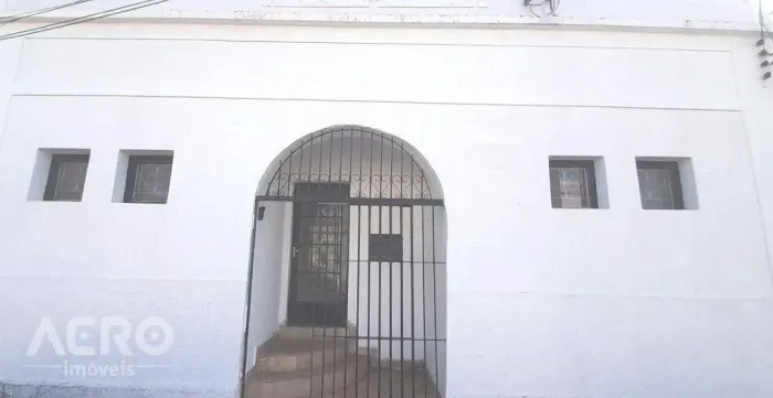 móvel podendo ser comercial ou residencial, com ótima localização