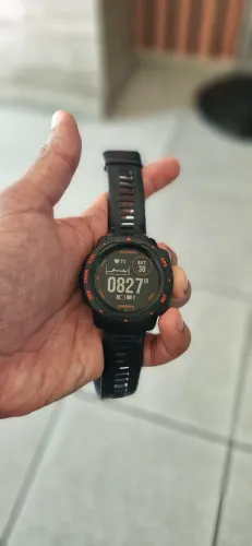 Relógio Garmin Instinct 1 - Versão e-Sports.