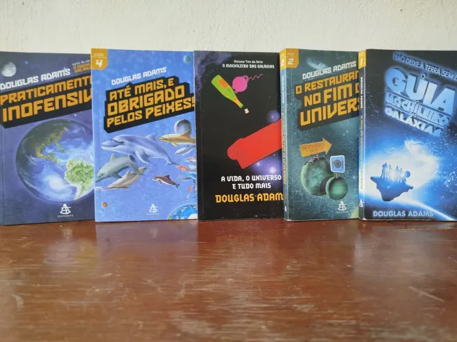 5 Livros Quadrilogia do O Guia do Mochileiro das Galáxias de Douglas Adams