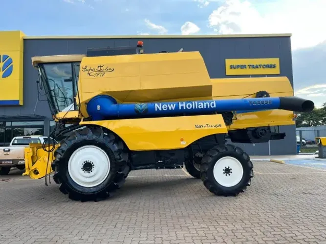Colheitadeira New Holland TC5090
