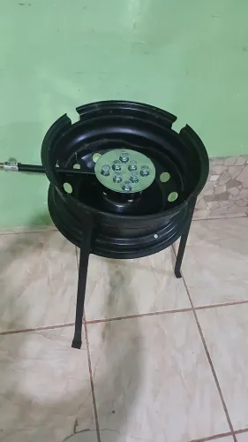 Vendo esse fogão para disco de arado e tacho novo