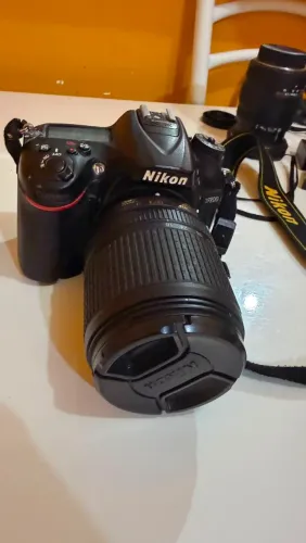 Vendo máquina fotográfica Nicom D 7200 mais uma cadeira de formatura