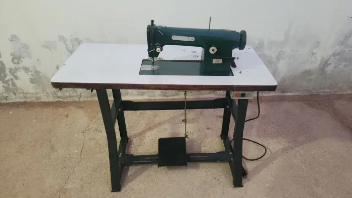 Máquina reta industrial
