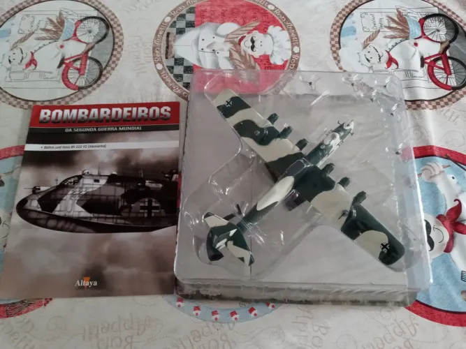Miniatura de aviao bombardeiro de colecao Blohm und voss bv 222 v2