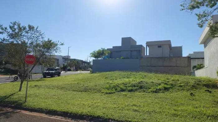 Terreno 626 m2 de esquina no condomínio Varanda Sul.