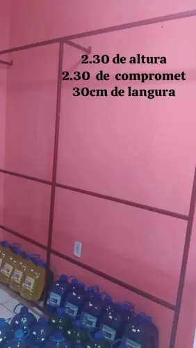 Vendo 2 araras para lojinha de vestuário