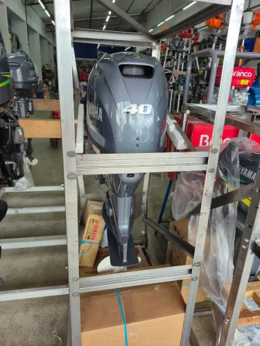 MOTOR DE POPA YAMAHA 