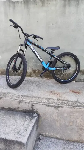 Vendo bicicleta Alfameq 26 em ótimo estado,recém revisada,pronta pra uso.Ideal para lazer.