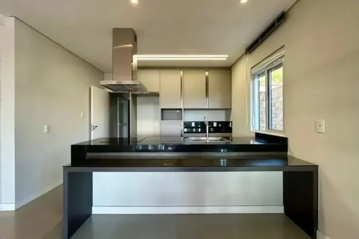 Casa Geminada para Locação em Florianópolis, Centro, 4 dormitórios, 4 suítes, 5 banheiros