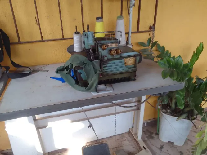MAQUINA INDUSTRIAL OVERLOK