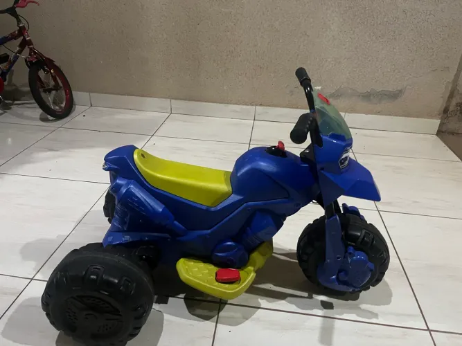 Moto elétrica infantil