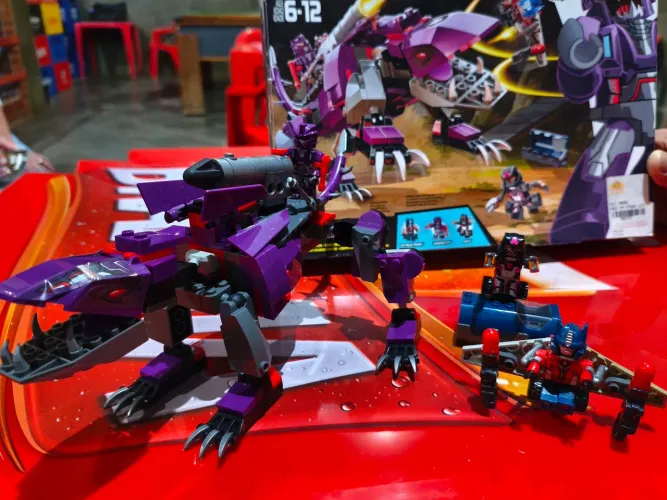 Kre-O Transformers Underbite Jetpack Takedown