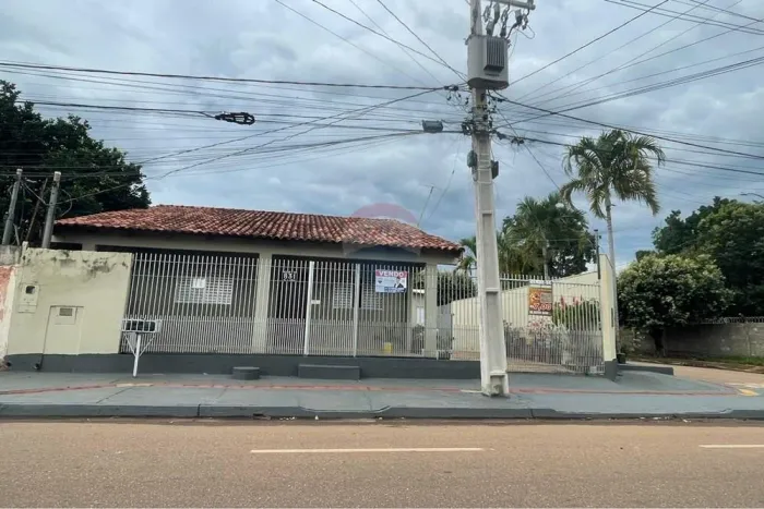 VENDO DUAS CASAS NO MESMO TERRENO NO BAIRRO SAGRADA FAMÍLIA