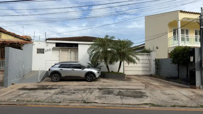 Casa à venda excelente localização 