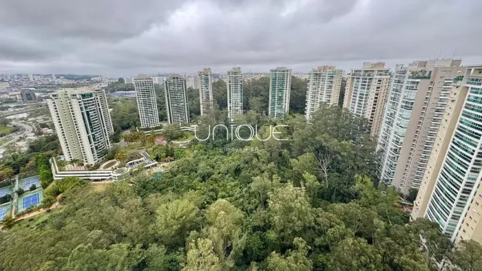 Cobertura assobradada no Villaggio Panamby, Venda ou Locação 369m², 4 suítes, 5 vagas