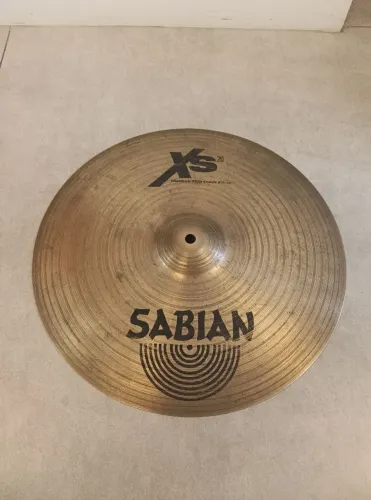 ## Prato de bateria Sabian XS 20 Medium Thin Crash 16, liga B20, excelentes condições!!