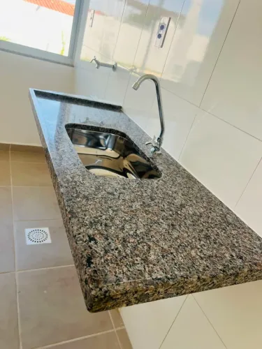 VENDO PIA COZINHA E BANHEIRO E PEDRA PARA BANCADA