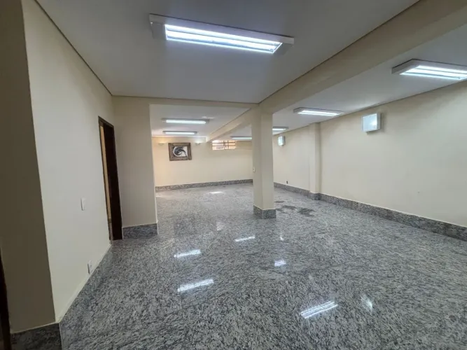 CASA COMERCIAL PARA LOCAÇÃO NO BAIRRO PRADO 4 QUARTOS 3 SUÍTES 1 SEMI 5 VAGAS
