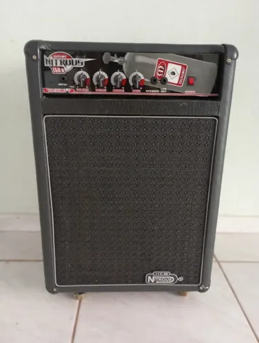 Amplificador De Baixo Meteoro Nitrous 150b 115bs Com rodinhas