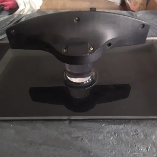 Base de Tv LG em vidro (não lembro mais o modelo da TV devido ao tempo que ficou guardada)