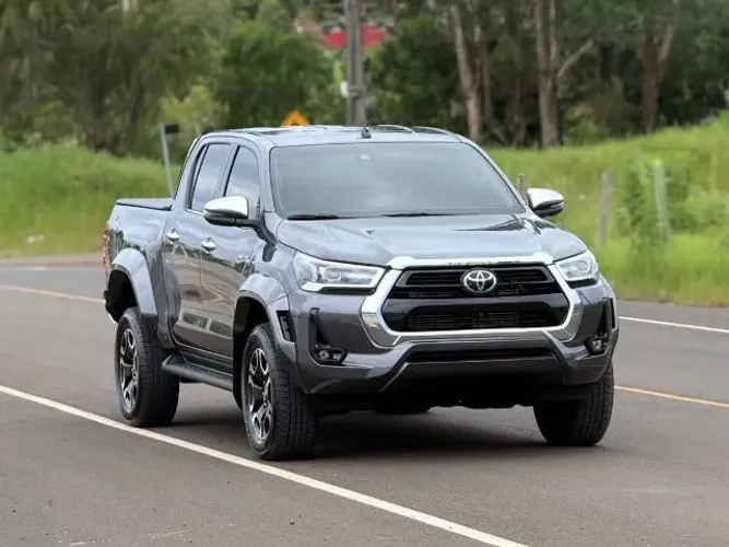 Toyota Hilux CD SRX Plus 4X4 2.8 TDI Die. Aut. 2025