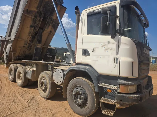 Scania 8x4 440 caçamba
