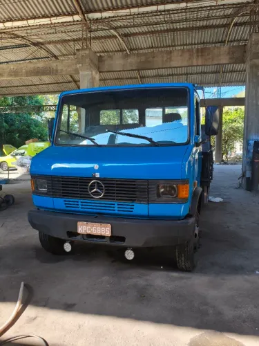 Mercedes Benz 914 e plataforma hidráulica
