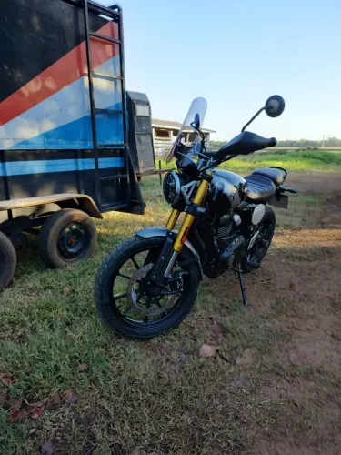 Triumph Scrambler 400 x
