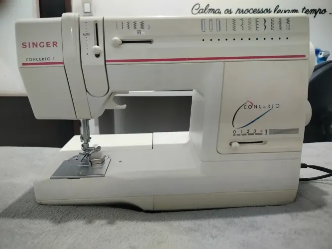 Máquina de Costura Singer Concerto 1 (Modelo 9210) - Funcionando Perfeitamente