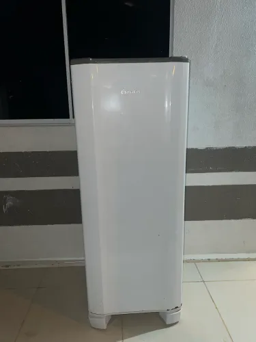 Geladeira Esmaltec Compacta Branca - Funcionando Perfeitamente