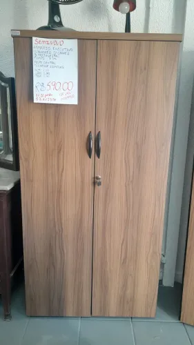 Armário 2 portas com 3 prateleiras ( 590,00 e 690,00) Consulte!