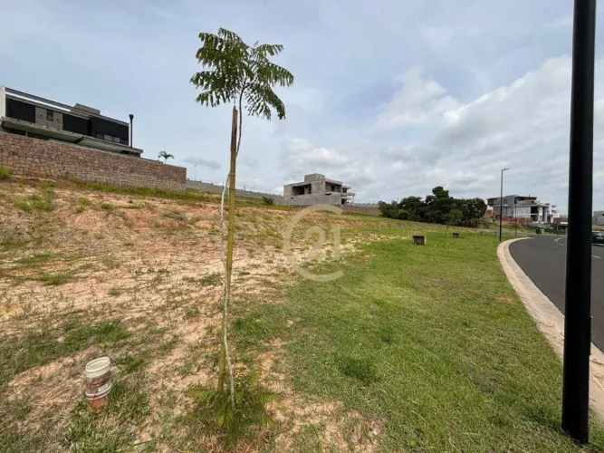 Terreno à venda no Condomínio Villa dos Pinheiros - Parque Villa dos Pinheiros em Indaiatu