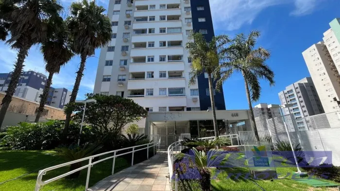 LOCAÇÃO | Apartamento, com 3 quartos em Vila Cleópatra, Maringá