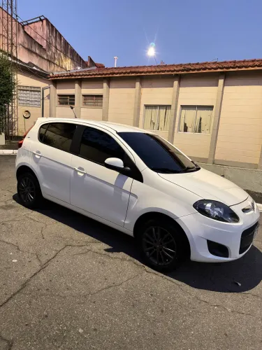 Fiat Palio Essence 1.6 Flex 16V 5P 2014