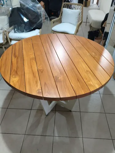 Mesa com 4 Cadeiras. 