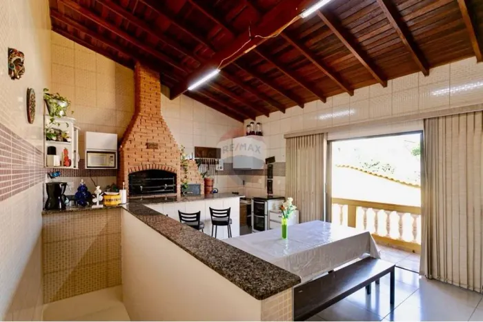 Casa grande com 5 dormitórios com suites, aréa gourmet a venda no Vila Lavínia