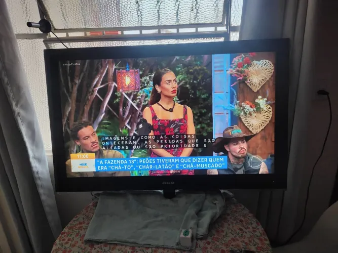 Tv LCD cce 42 Pol ótimo estado com controle 