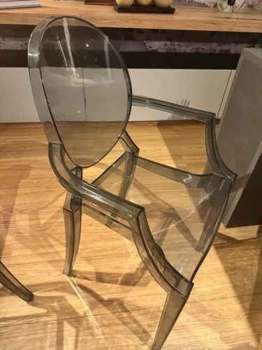 Cadeiras Transparentes Fumê: 4 Unidades $150 CADA