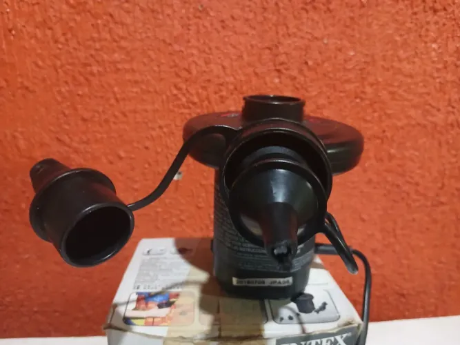 Vendo bomba de encher balão, colchão inflável e piscina .