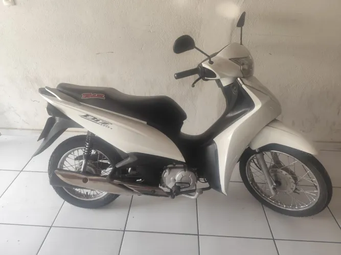 Biz 110i 2022 com partida elétrica 