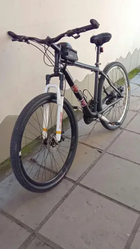 Bike aro 29 com marcha novinha